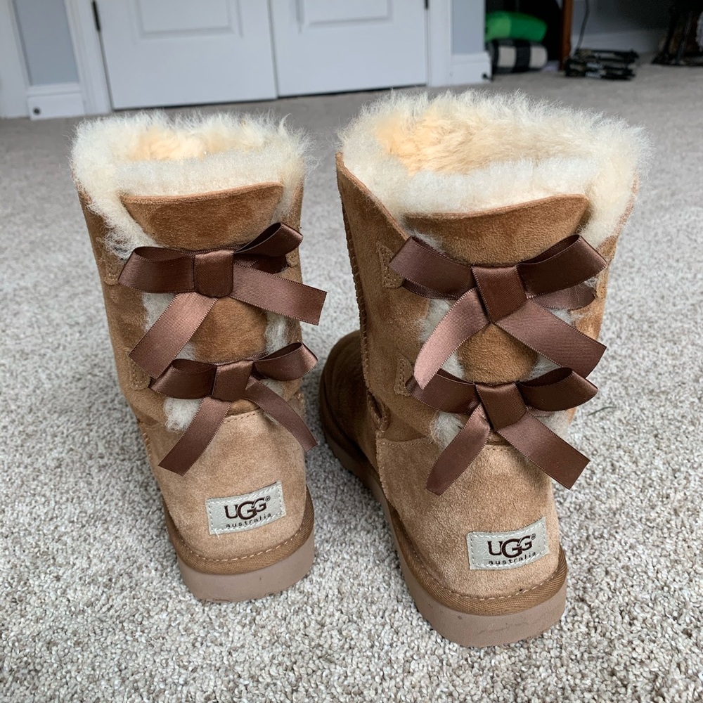UGG Bailey Bow Boots in Chestnut